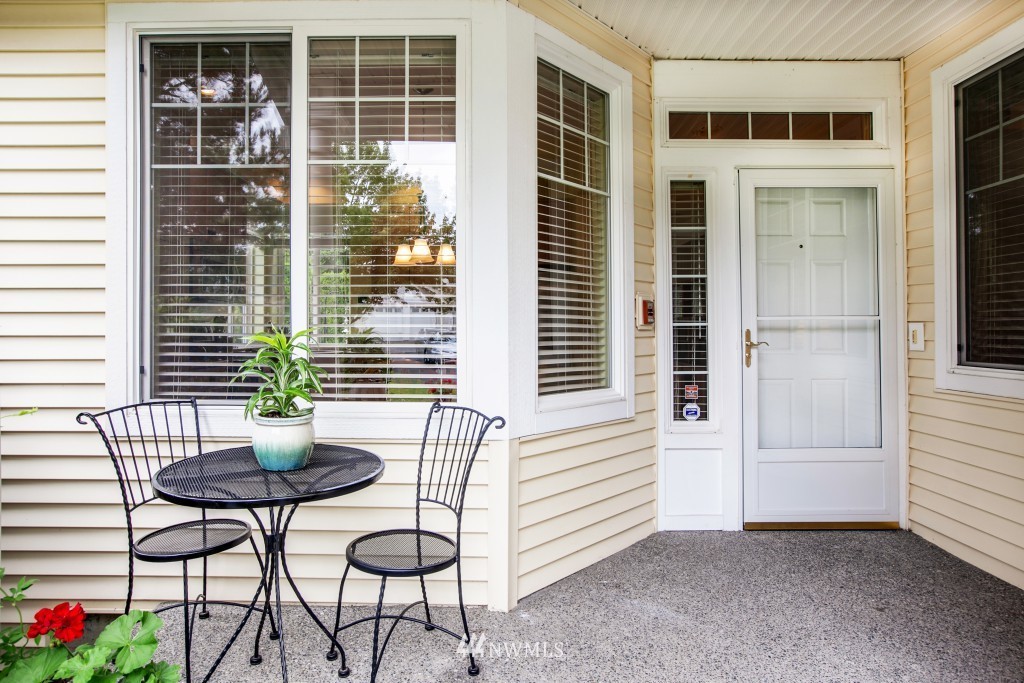 612 Bremerton Place Northeast Renton, WA 98059 - Photo 3 of 24