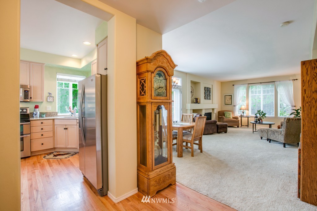 612 Bremerton Place Northeast Renton, WA 98059 - Photo 4 of 24