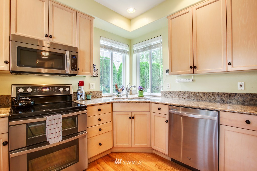 612 Bremerton Place Northeast Renton, WA 98059 - Photo 8 of 24