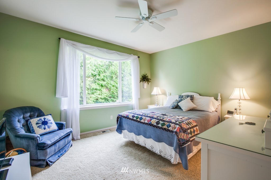612 Bremerton Place Northeast Renton, WA 98059 - Photo 10 of 24
