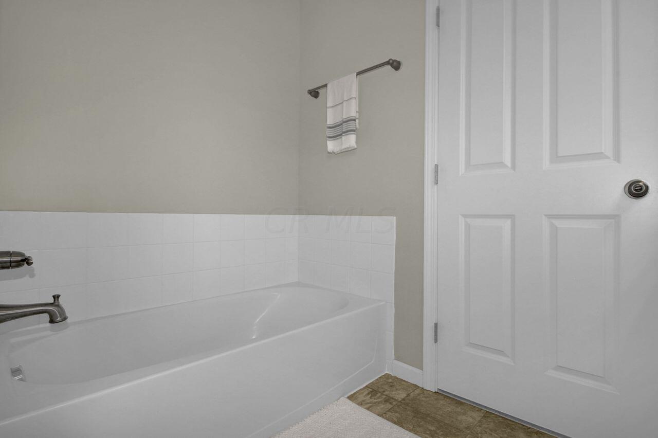 8008 Ravine Run Lane, Unit 8008 Columbus, OH 43235 - Photo 16 of 30 KK