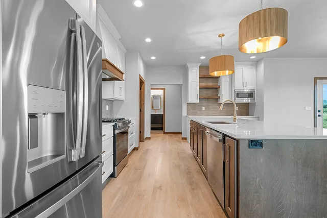 $699,900 | 3728 Rustic Ledge Way, De Pere, WI 54115