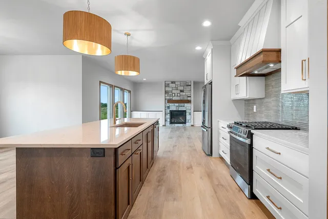 $699,900 | 3728 Rustic Ledge Way, De Pere, WI 54115