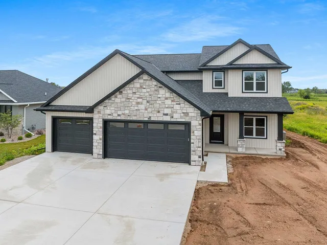$699,900 | 3728 Rustic Ledge Way, De Pere, WI 54115
