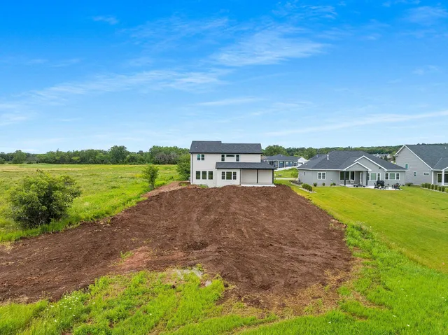 $699,900 | 3728 Rustic Ledge Way, De Pere, WI 54115