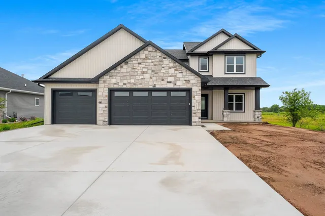 $699,900 | 3728 Rustic Ledge Way, De Pere, WI 54115