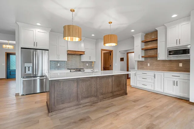 $699,900 | 3728 Rustic Ledge Way, De Pere, WI 54115