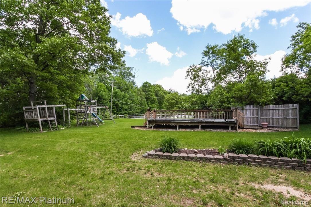 1417 Mower Road Pinckney, MI 48169 - Photo 34 of 36 040-Exterior-4251789-medium.jpg