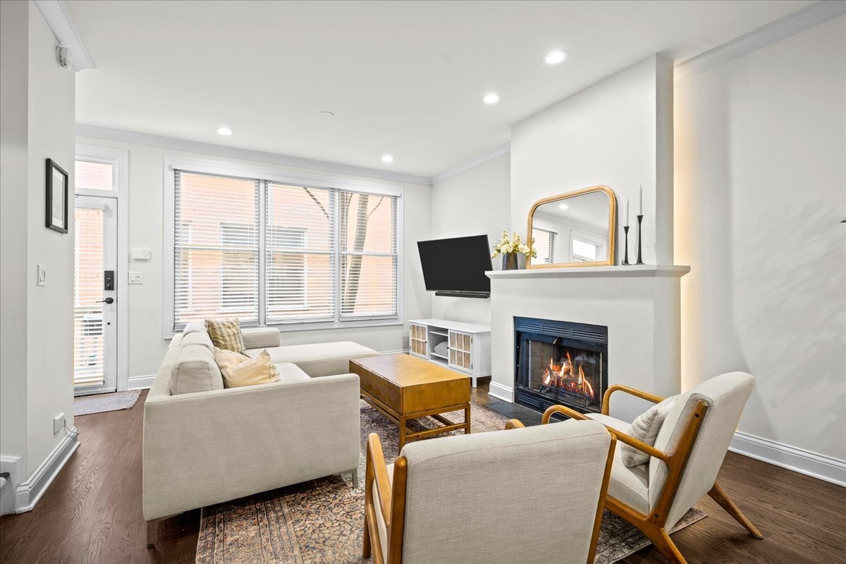 1960 North Seminary Avenue, Unit B Chicago, IL 60614 - Photo 4 of 32