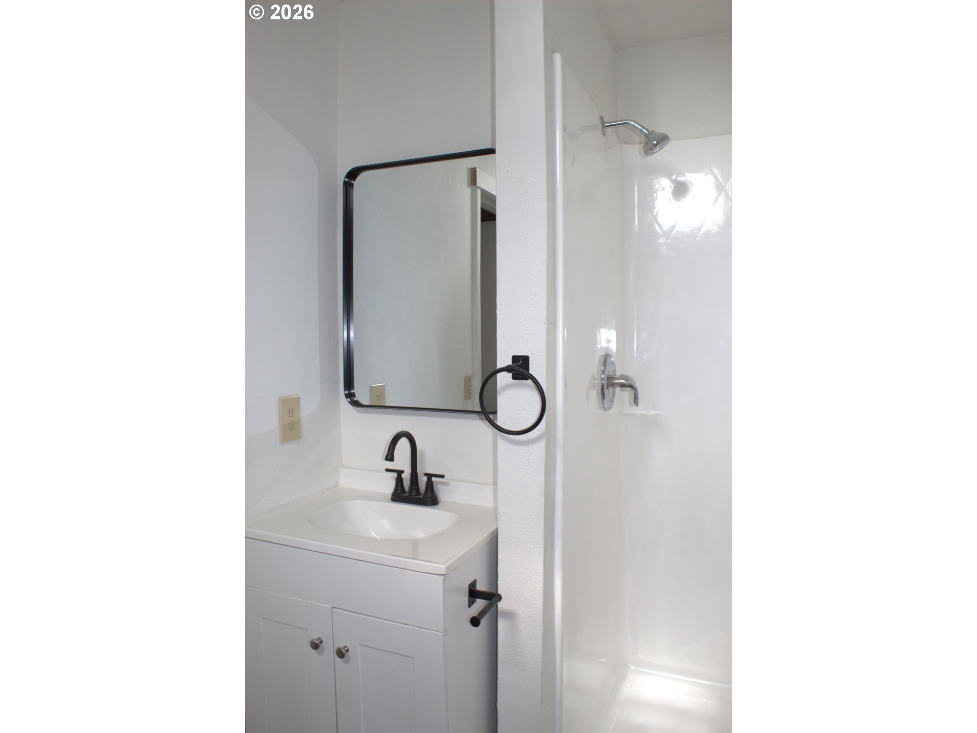 316 Southwest 22nd Street Pendleton, OR 97801 - Photo 11 of 17 Bathroom