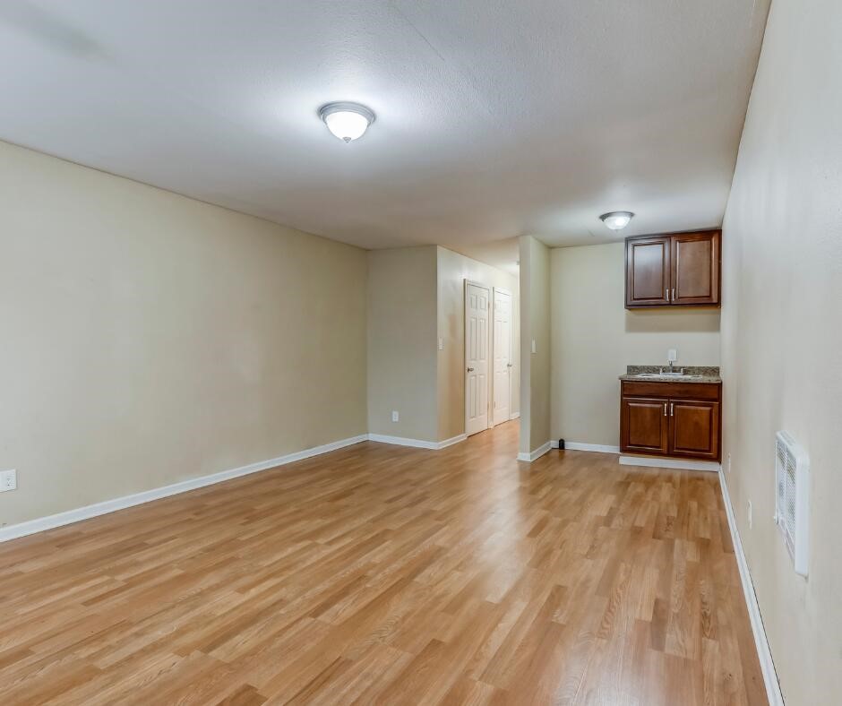 15000 Greenfield Road, Unit : 10 Detroit, MI 48227 - Photo 8 of 10