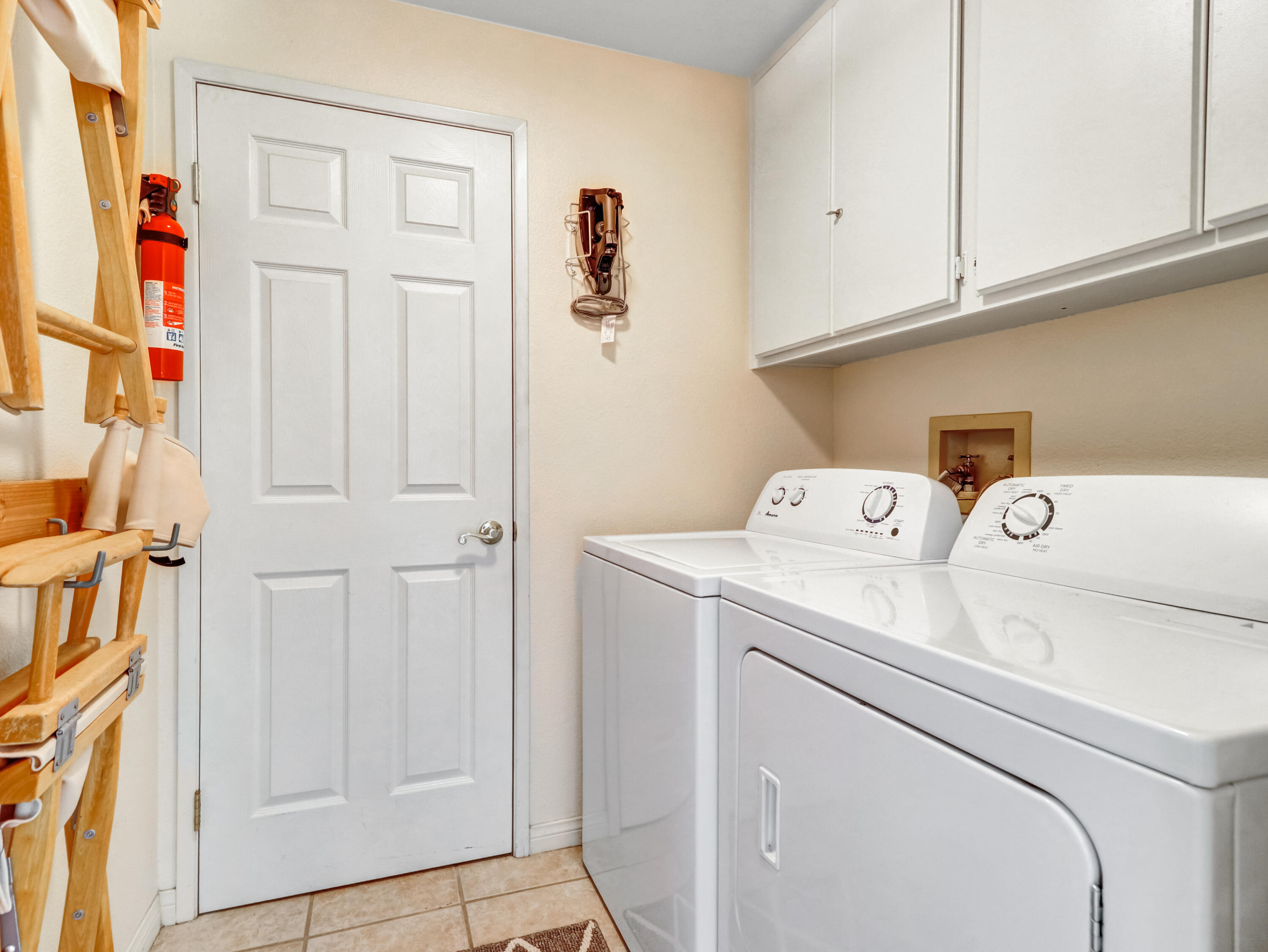 55393 Winged Foot La Quinta, CA 92253 - Photo 14 of 29 a utility room with dryer and washer