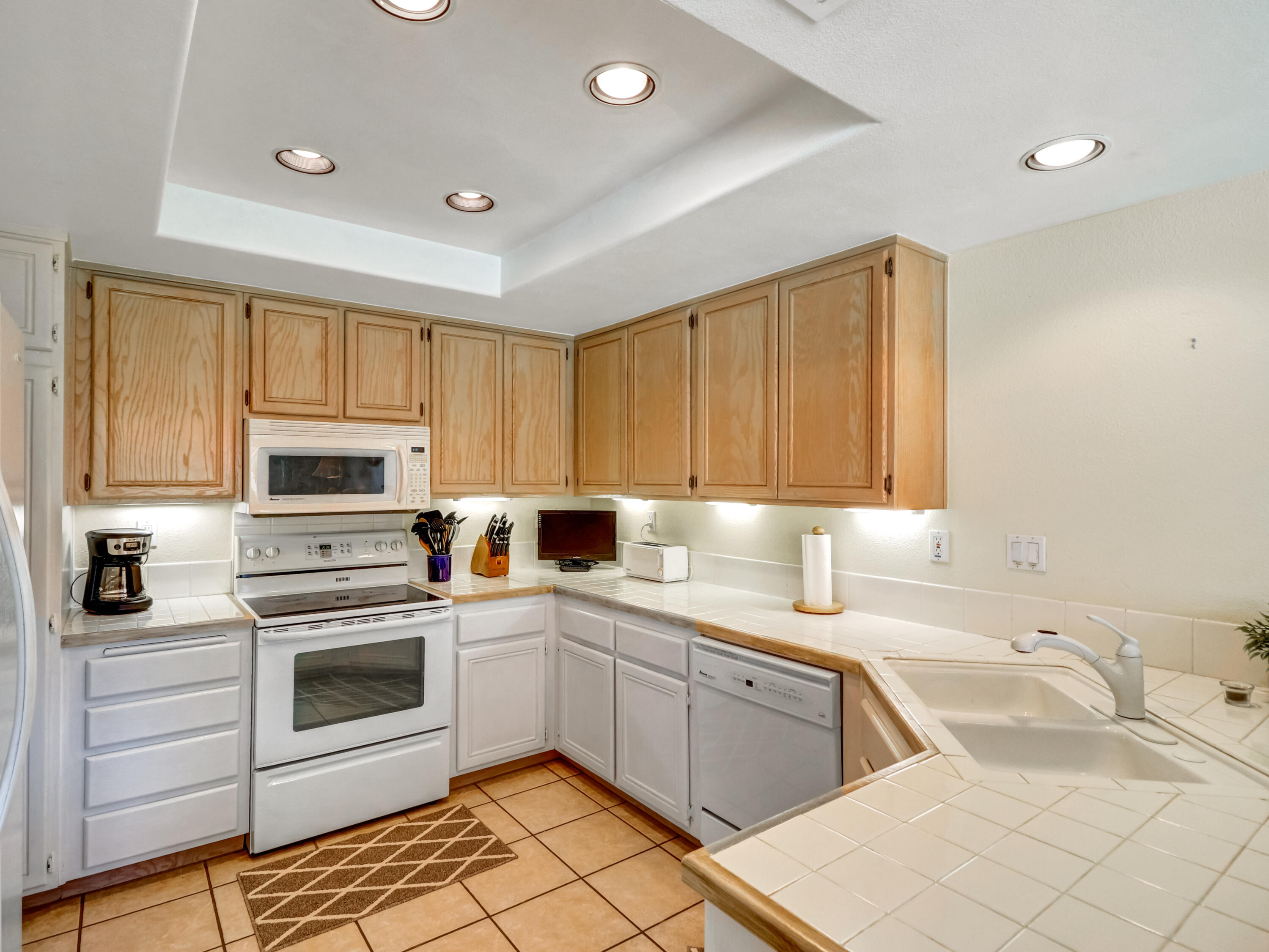 55393 Winged Foot La Quinta, CA 92253 - Photo 10 of 29 a kitchen with a sink stove and microwave