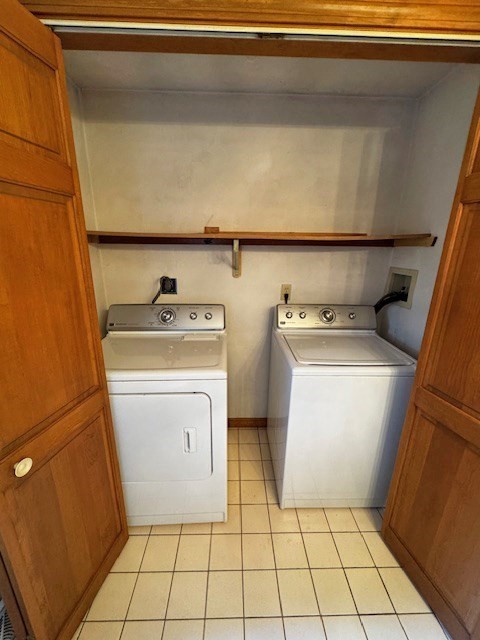29 Highland View Drive Sutton, MA 01590 - Photo 22 of 40 a utility room with dryer and washer