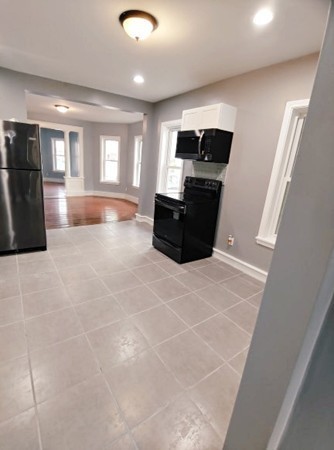 39 Norfolk Street Springfield, MA 01109 - Photo 6 of 10 Gallery Image 6