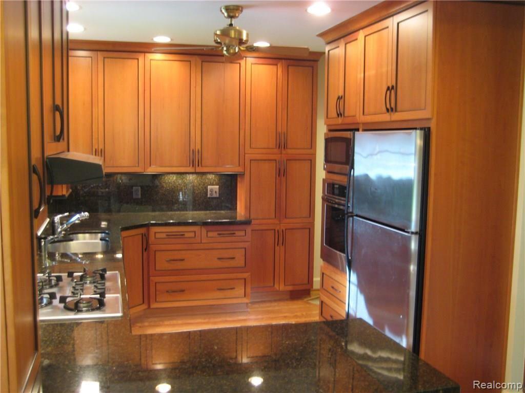1173 Yorkshire Road Grosse Pointe, MI 48230 - Photo 5 of 15 IMG_9626.JPG