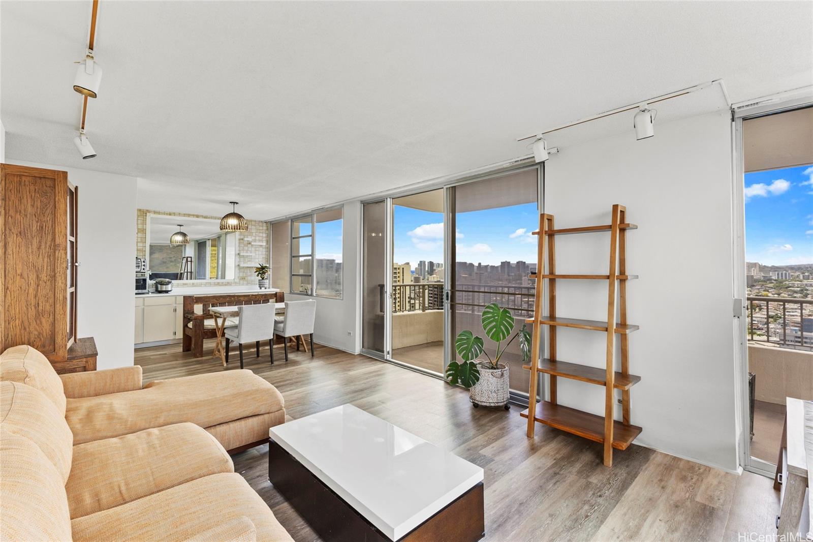 2825 South King St Unit 2504