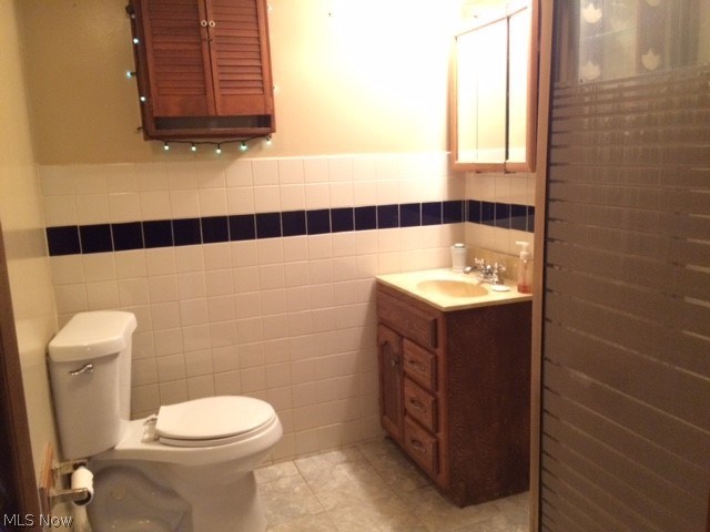 9712 David Road Cleveland, OH 44125 - Photo 18 of 22 Lower level Full bathroom