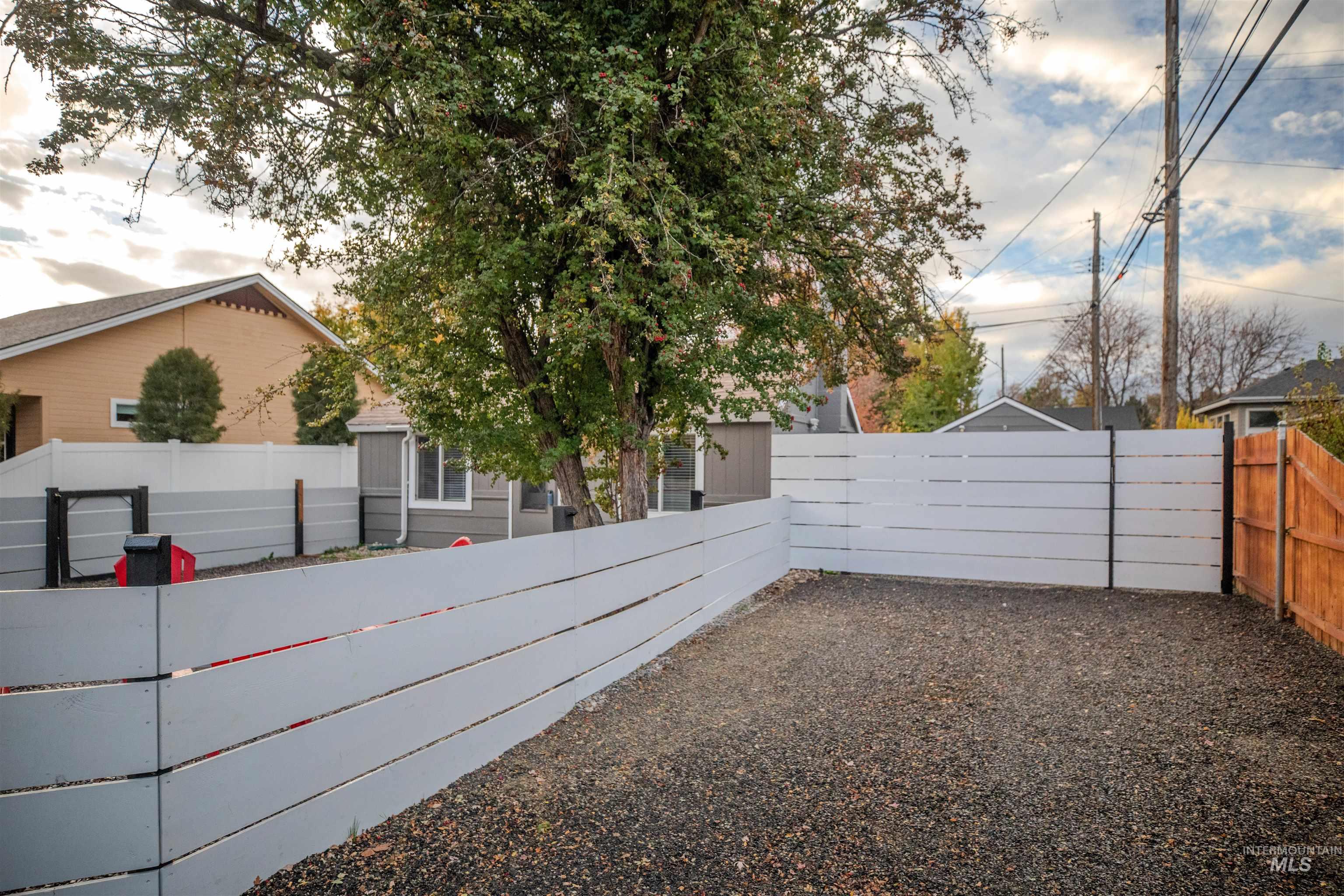 3311 West Hamilton Street Boise, ID 83705 - Photo 20 of 32 Driveway at the front of the detached studio unit.