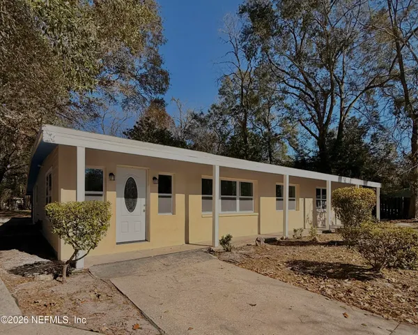 a view of a back yard of the house