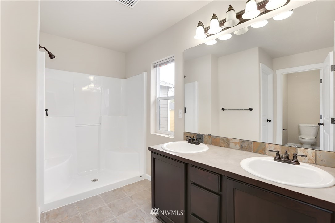 379 Graham Avenue Northeast Renton, WA 98059 - Photo 11 of 16 Gallery Image 11