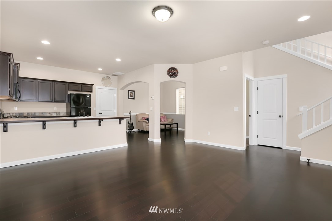 379 Graham Avenue Northeast Renton, WA 98059 - Photo 4 of 16 Gallery Image 4