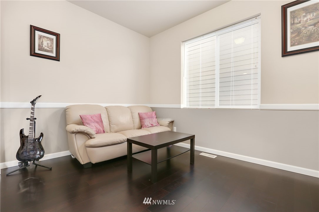 379 Graham Avenue Northeast Renton, WA 98059 - Photo 7 of 16 Gallery Image 7