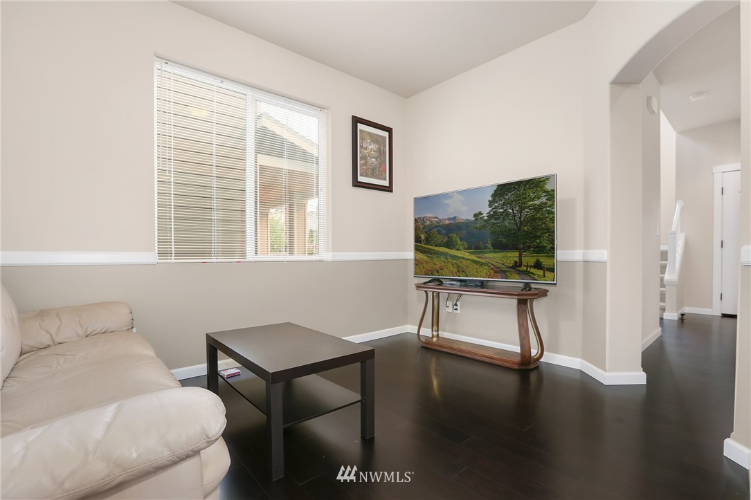 379 Graham Avenue Northeast Renton, WA 98059 - Photo 8 of 16 Gallery Image 8