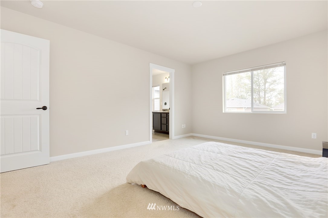 379 Graham Avenue Northeast Renton, WA 98059 - Photo 10 of 16 Gallery Image 10
