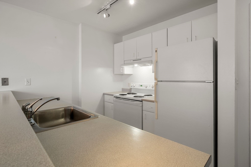 636 Beacon Street, Unit 505 Boston, MA 02215 - Photo 6 of 26