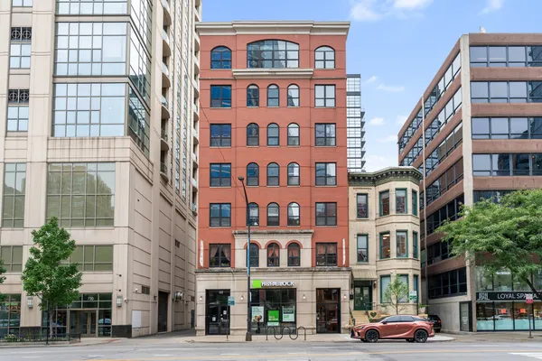 $999,999 | 742 North LaSalle Street, Unit 5, Chicago, IL 60654