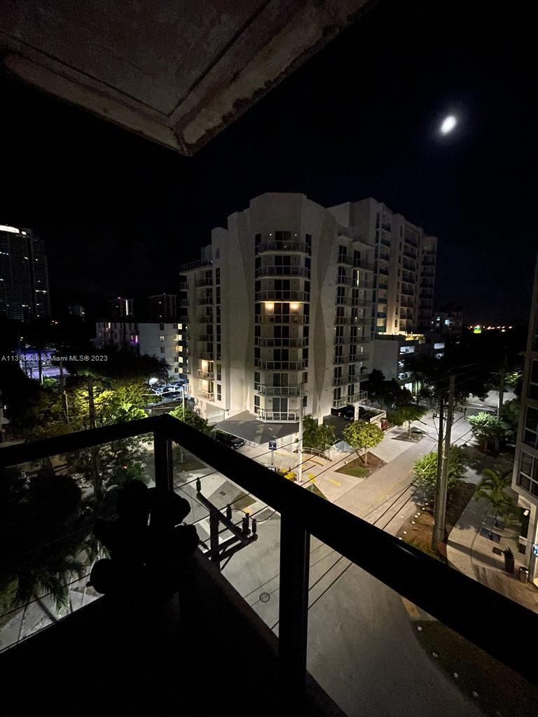 201 Southwest 17th Road, Unit 606 Miami, FL 33129 - Photo 7 of 37 a room with lots of counter top space