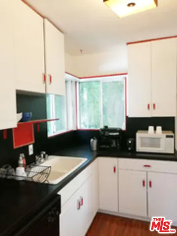 $1,350,000 | 4226 Redwood Avenue, Los Angeles, CA 90066