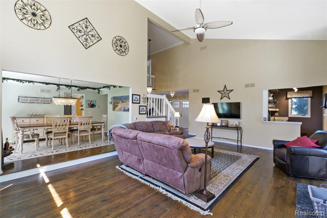 7 - Harwood floors.jpg
