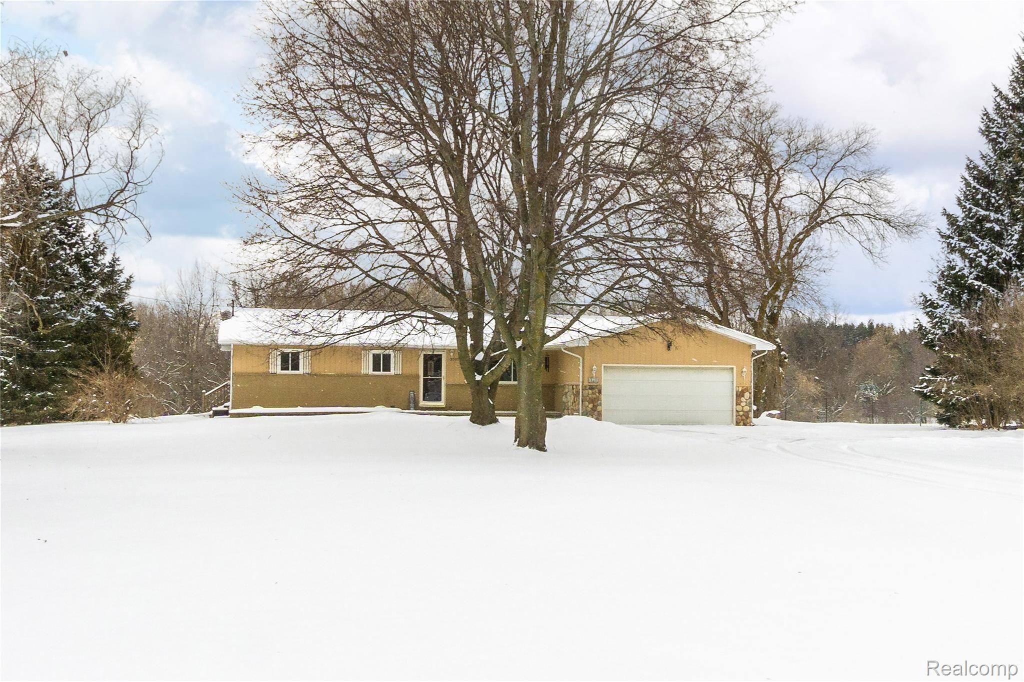 3107 South Fenton Road Holly, MI 48442 - Photo 1 of 26 Exterior zoomed.jpg