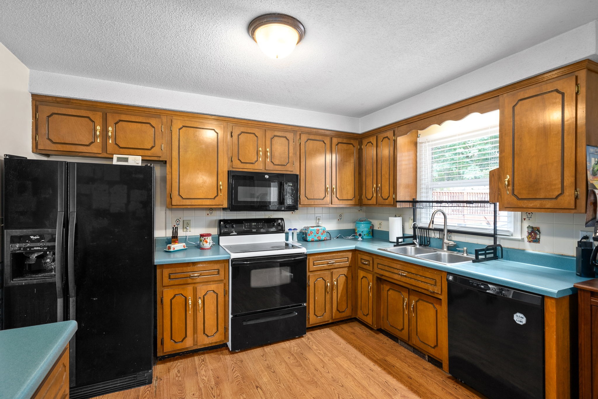 392 Dean Road Clarksville, TN 37040 - Photo 11 of 25 a kitchen with a sink stove and refrigerator