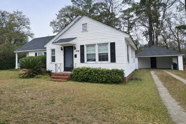 $1,395 | 908 Lakewood Avenue, Conway, SC 29526