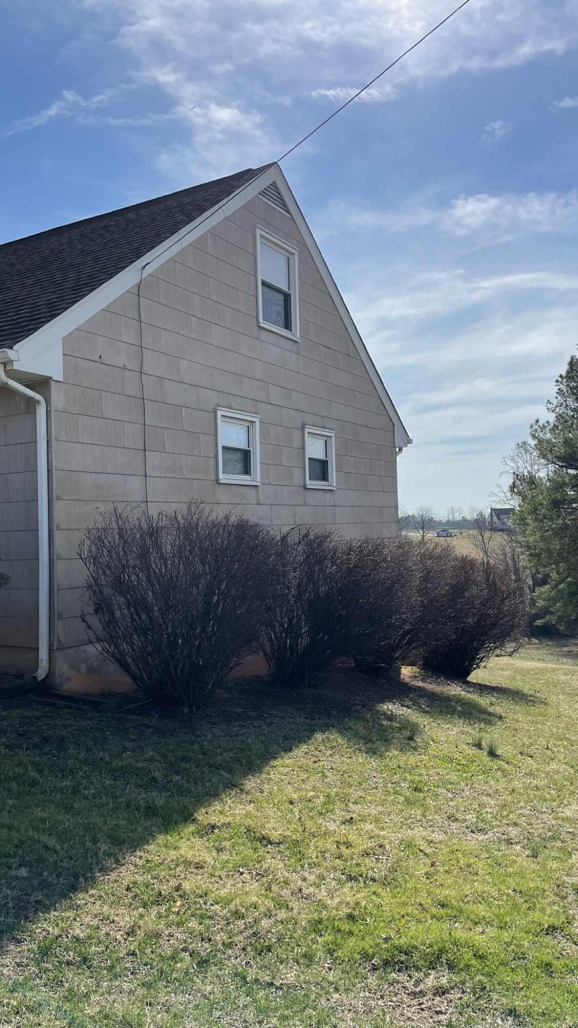 5980 Jordantown Road Vinton, VA 24179 - Photo 13 of 27 a backyard of a house