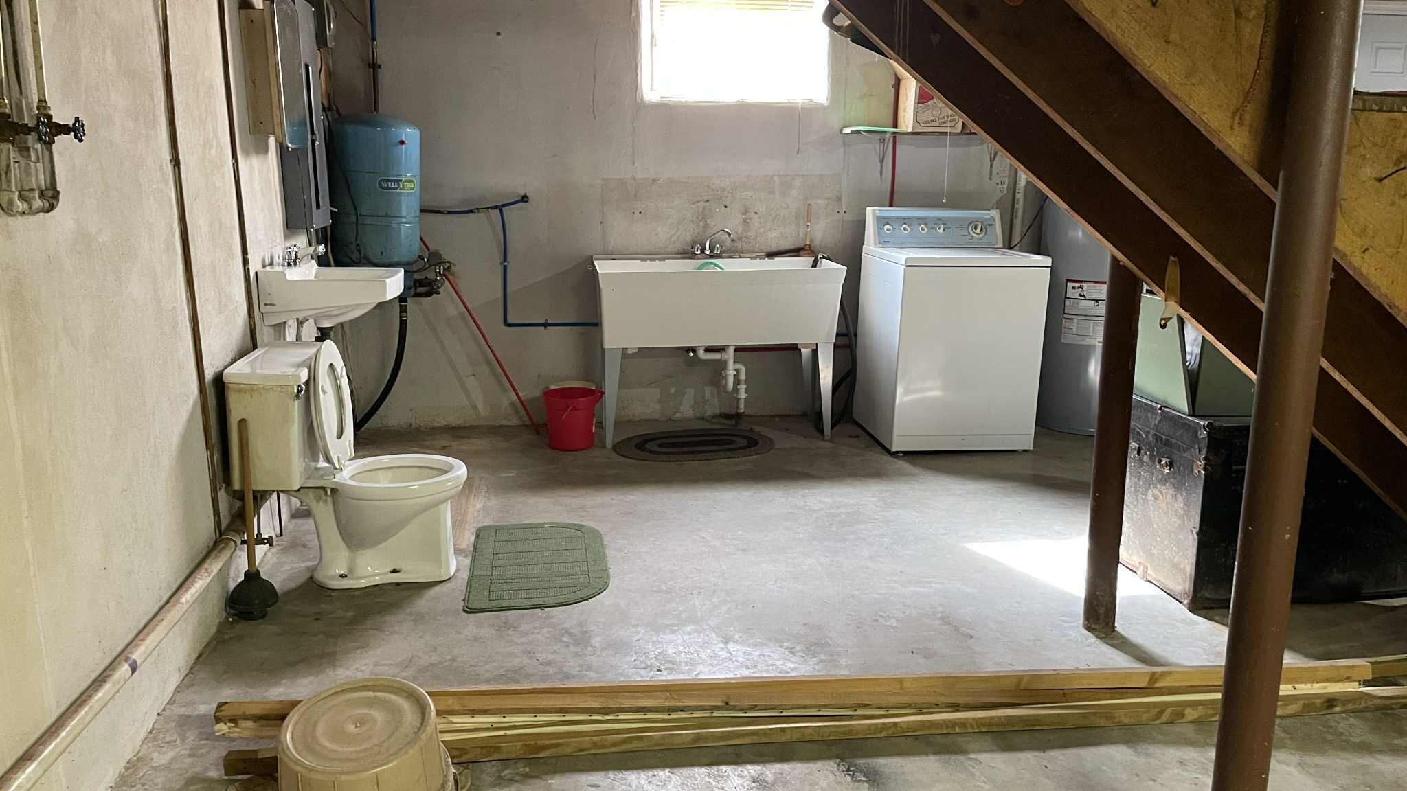 5980 Jordantown Road Vinton, VA 24179 - Photo 26 of 27 a bathroom with a sink mirror and toilet