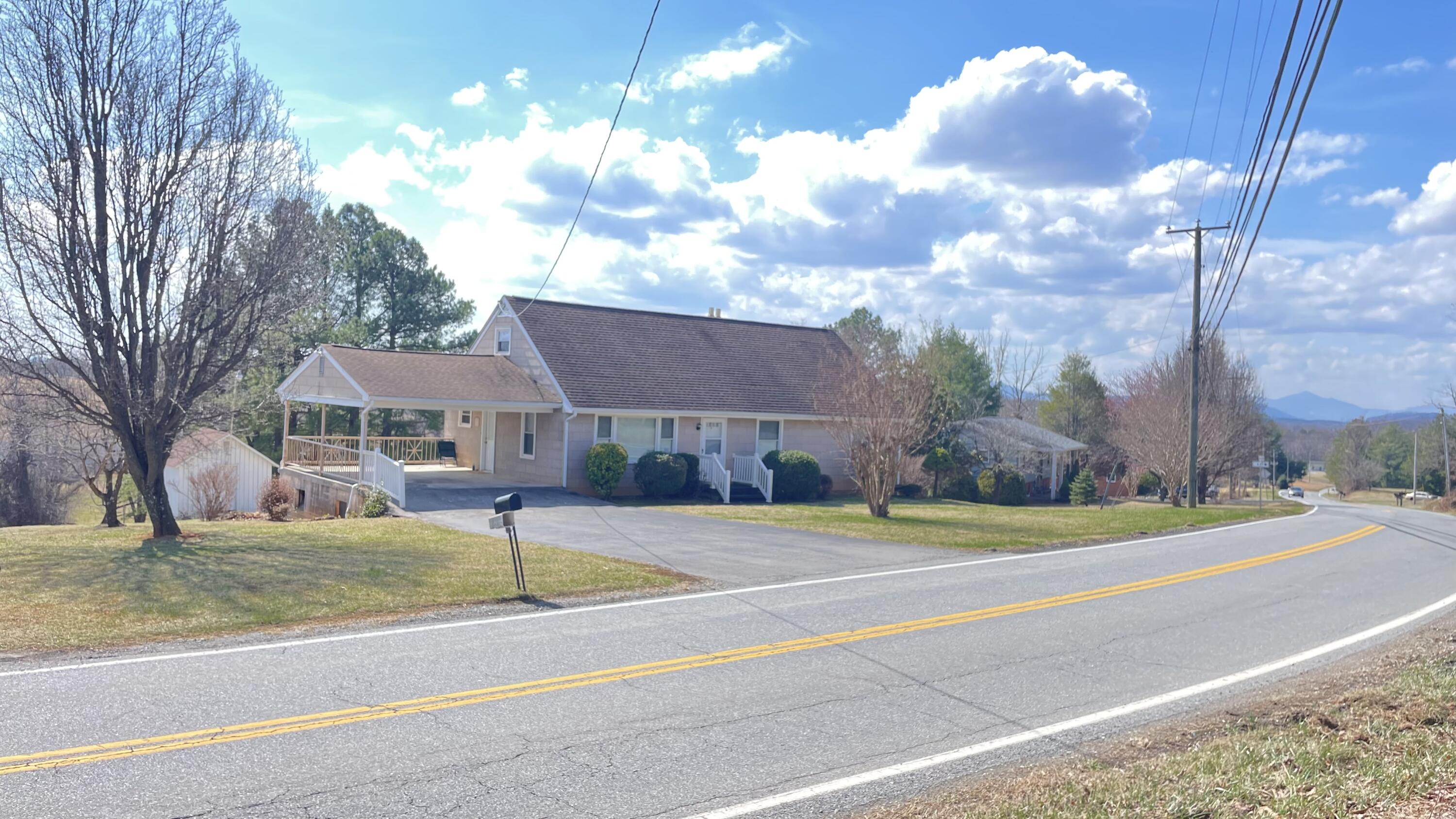 5980 Jordantown Road Vinton, VA 24179 - Photo 27 of 27 a view of a house with a entertaining space