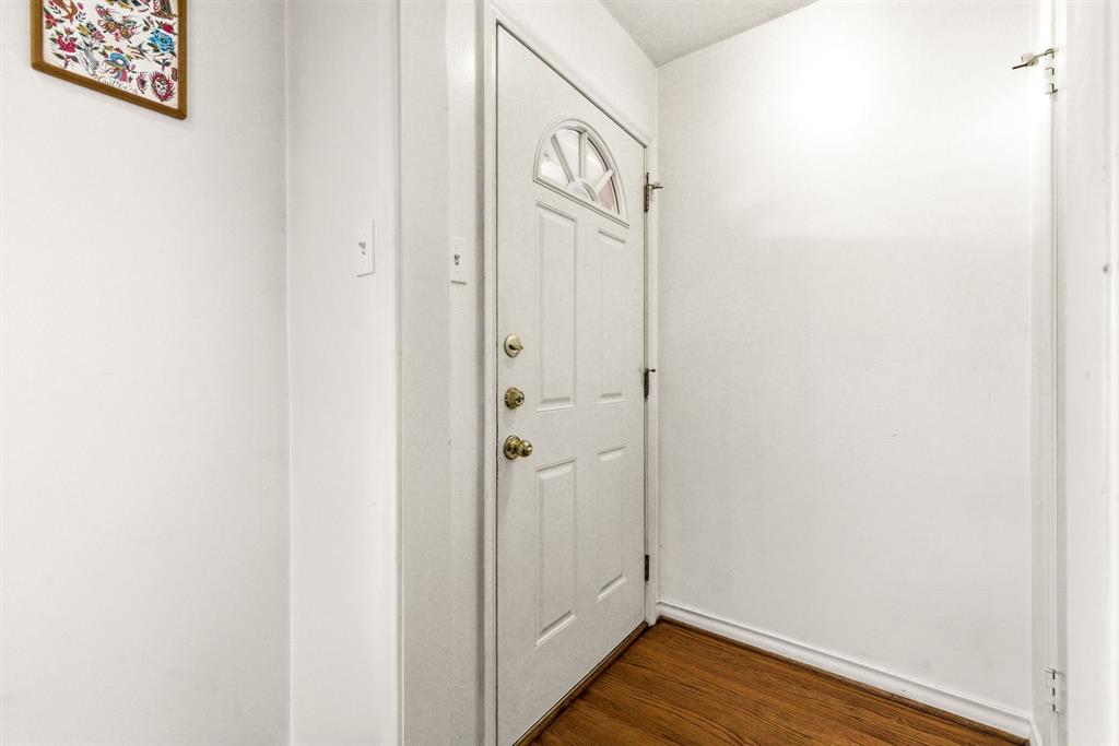 6524 Ravendale Lane Dallas, TX 75214 - Photo 17 of 34