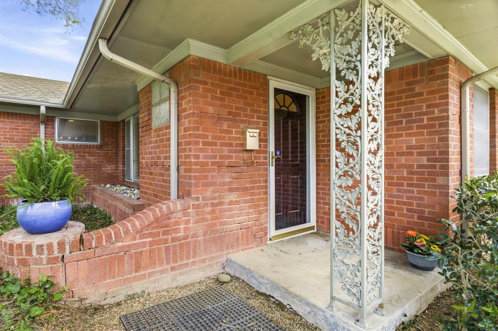 6524 Ravendale Lane Dallas, TX 75214 - Photo 2 of 34