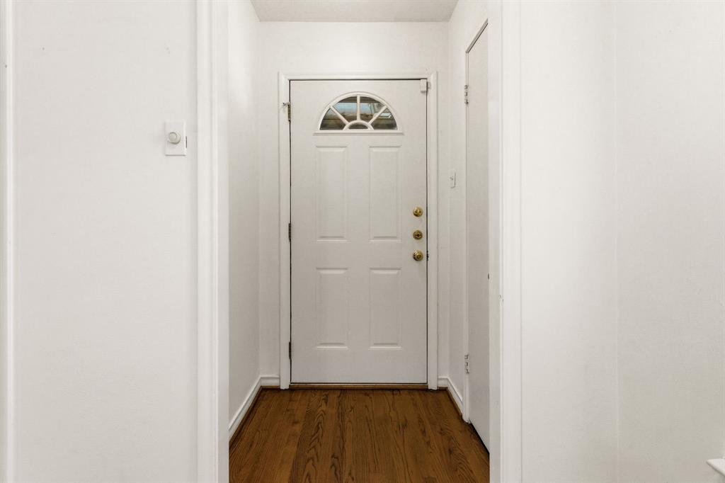 6524 Ravendale Lane Dallas, TX 75214 - Photo 3 of 34