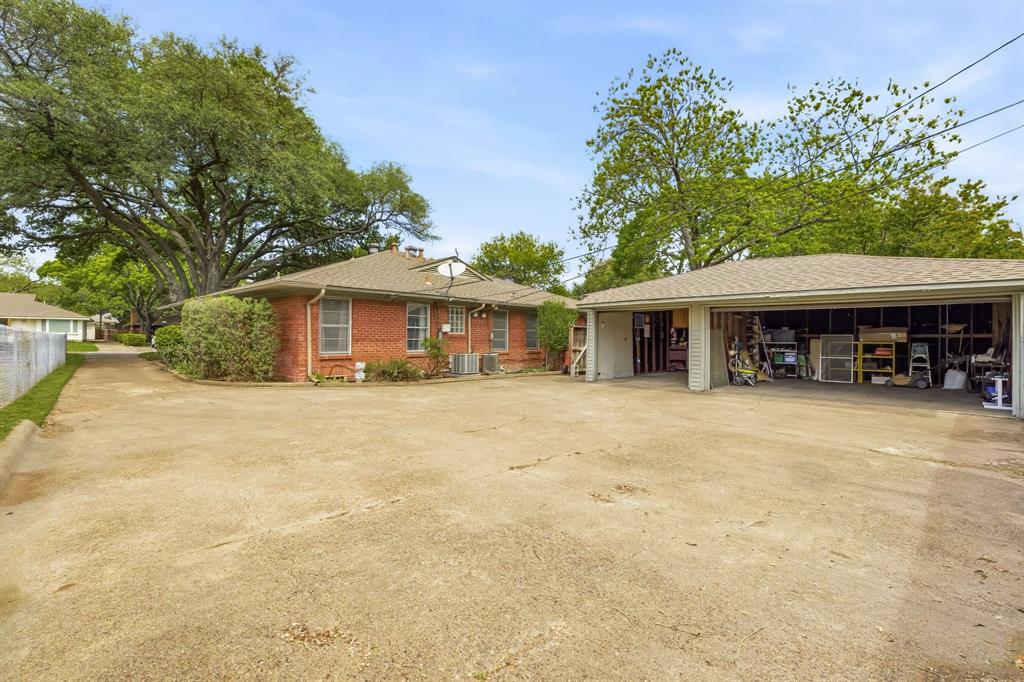 6524 Ravendale Lane Dallas, TX 75214 - Photo 31 of 34