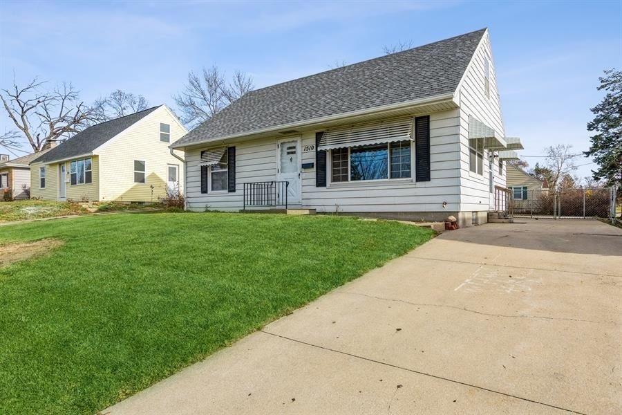 1510 Center Point Road Northeast Cedar Rapids, IA 52402 - Photo 1 of 19 Gallery Image 1