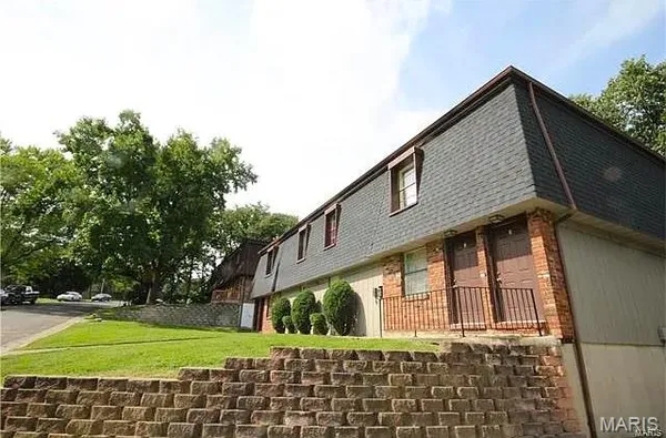 $975 | 1104 Arrowhead Drive, Unit B, Collinsville, IL 62234