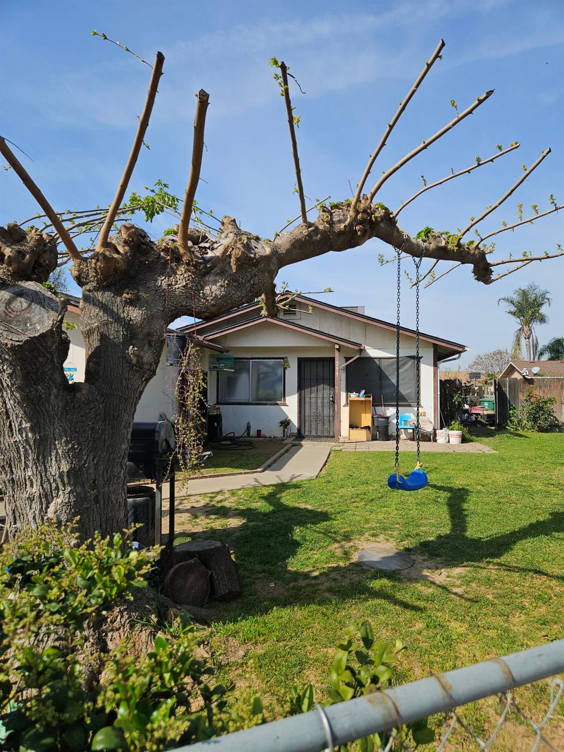 259 East Evening Glow Circle Reedley, CA 93654 - Photo 3 of 3 a view of a house with backyard and sitting area