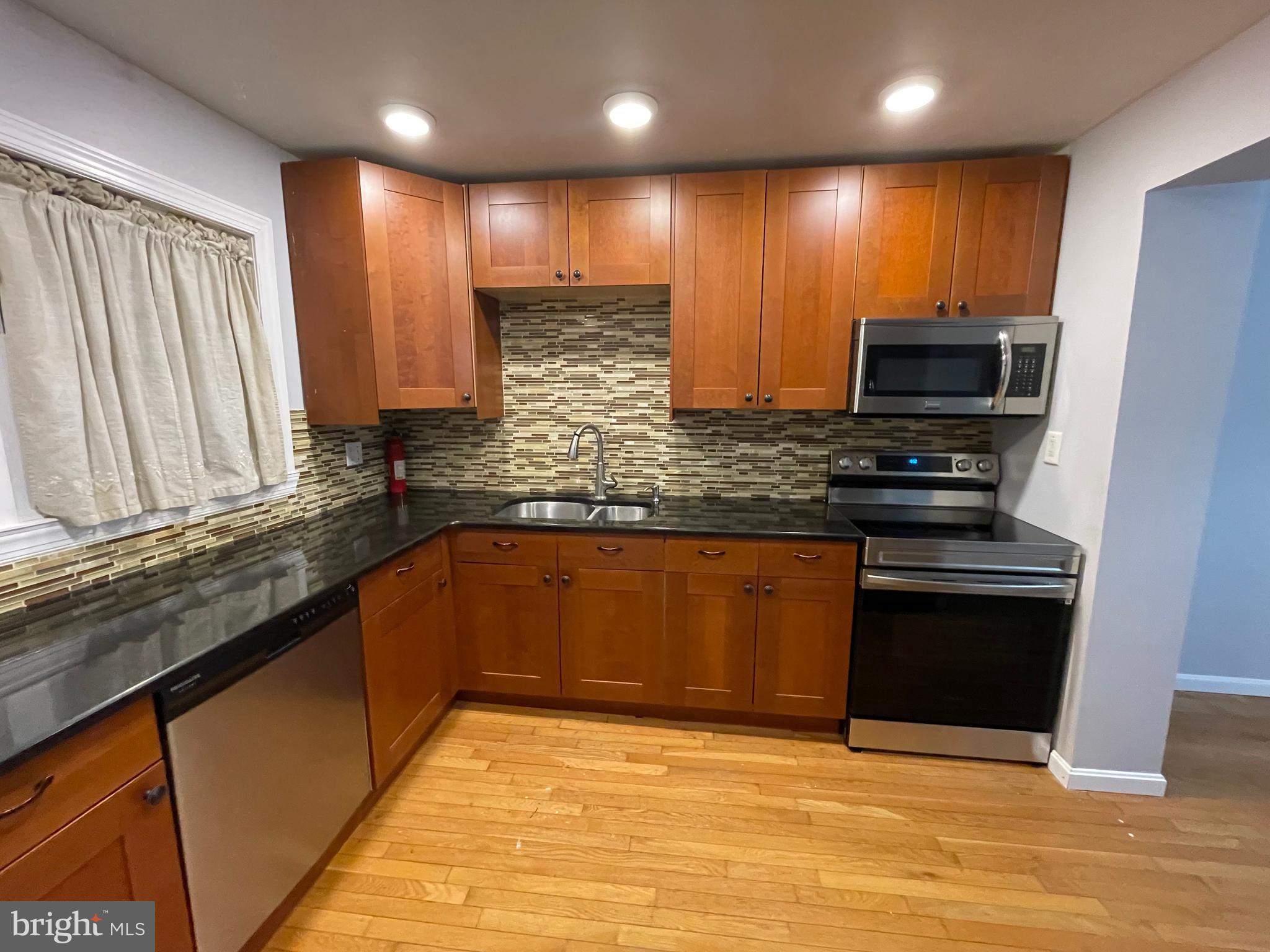 393 Rutgers Court Bensalem, PA 19020 - Photo 13 of 29