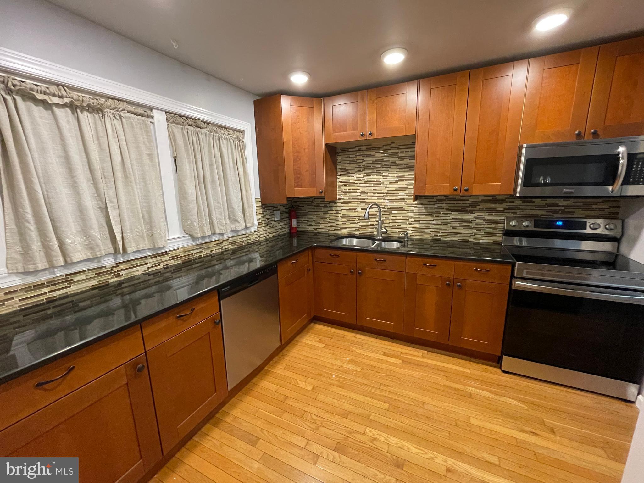 393 Rutgers Court Bensalem, PA 19020 - Photo 14 of 29