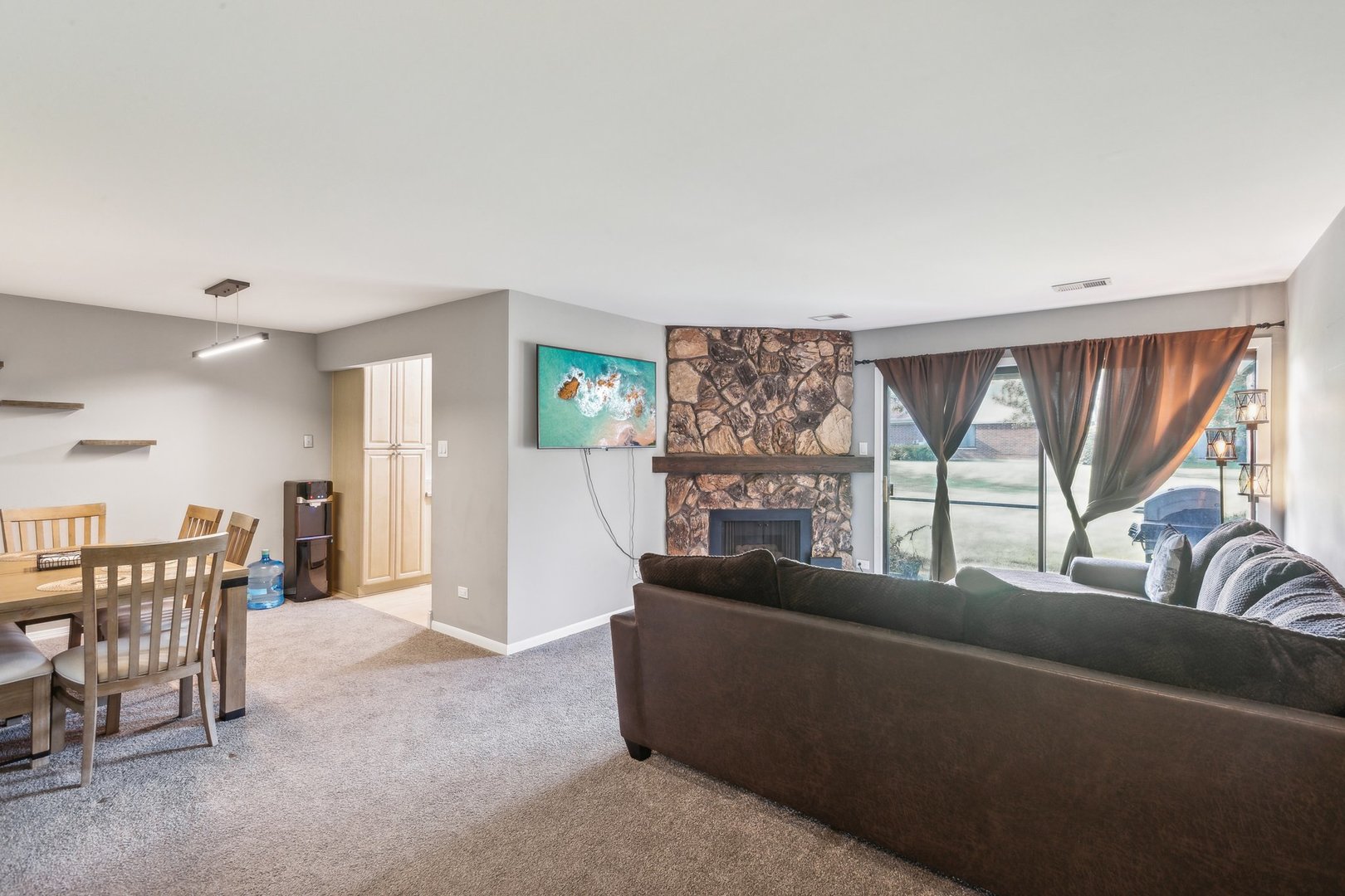 894 Coach Road, Unit 5 Palatine, IL 60074 - Photo 3 of 22 Gallery Image 3
